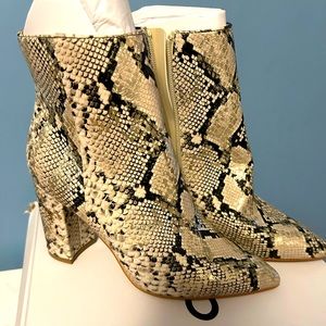 Aldo Acaynna snakeskin booties size 7